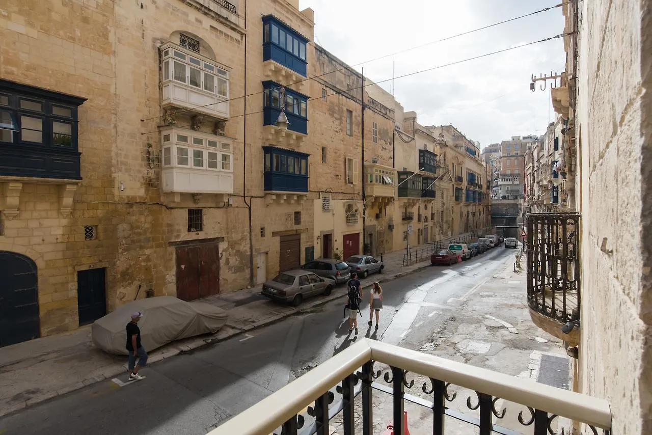 1 Bedroom Heritage Apartment La La Valletta