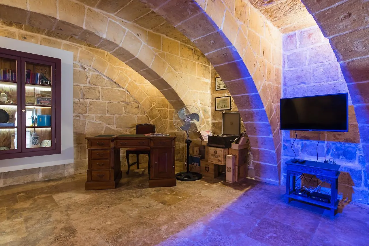 1 Bedroom Heritage Apartment La La Valletta 0*,